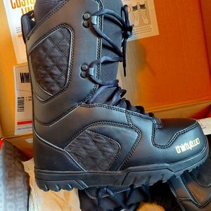 32 snowboarding boots black size 9